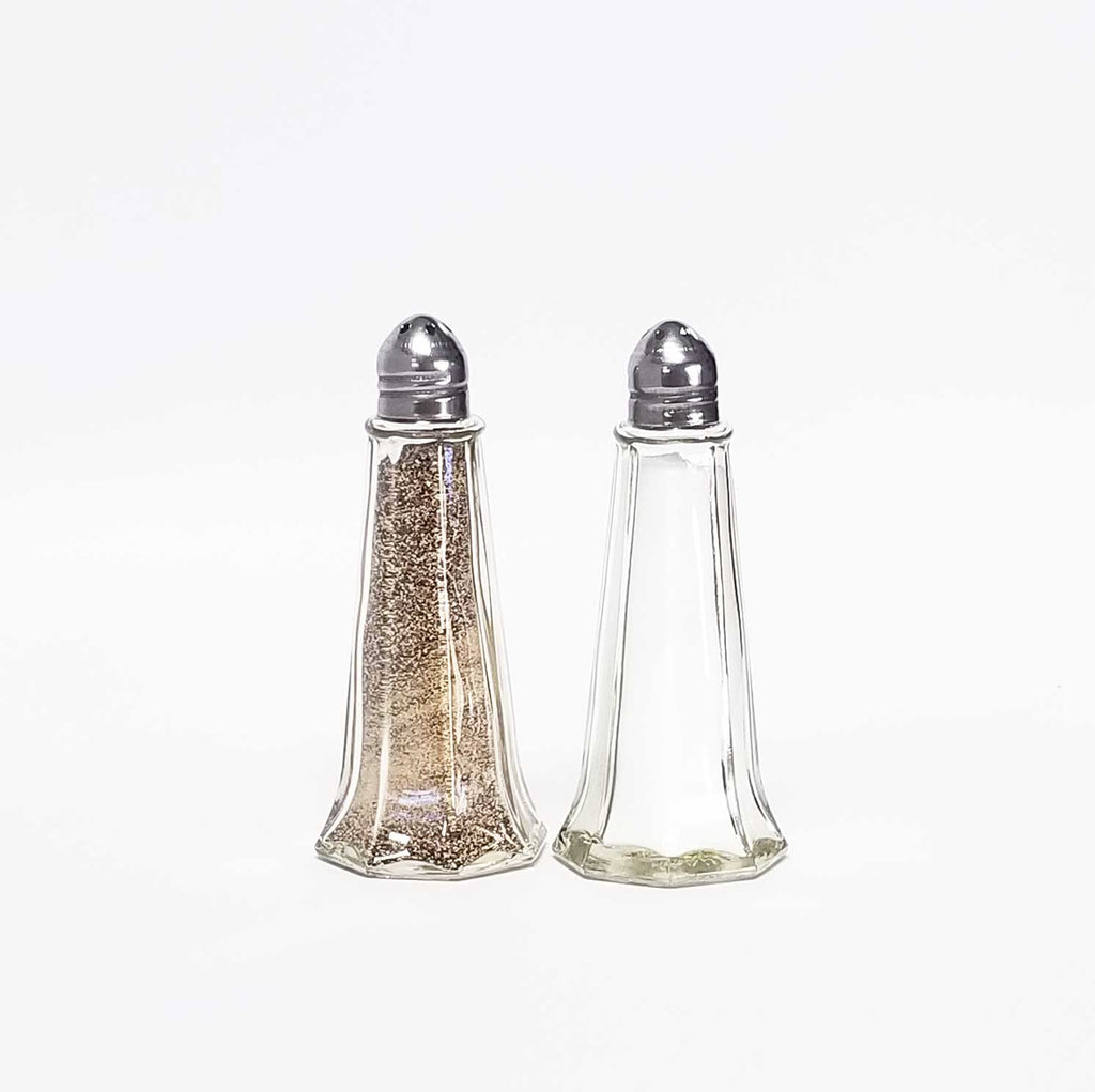 https://sparrowlaneeventrentals.com/cdn/shop/products/salt-and-pepper-shaker_1024x.jpg?v=1652671161